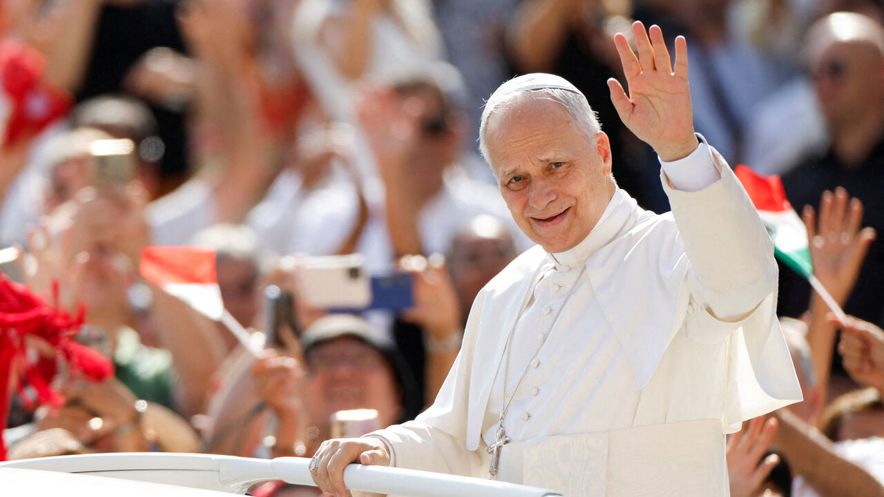 Pope Leo XIV gestures as he arrives for a general audience in St. Peter's Square at the Vatican, September 17, 2025. REUTERS/Remo Casilli
