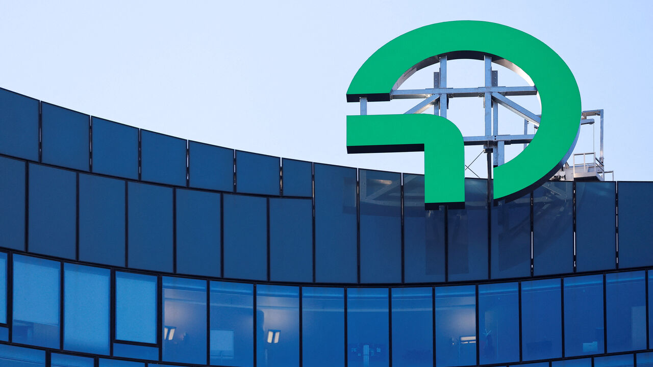 FILE PHOTO: A view of the logo of Austrian energy company OMV at the headquarter in Vienna, Austria, February 4, 2025. REUTERS/Lisa Leutner/File Photo