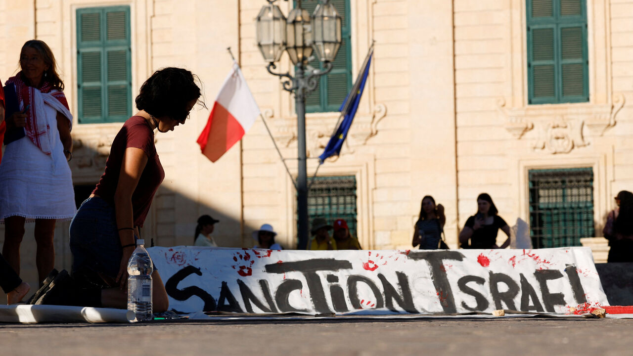 Activists hold a two-day protest vigil in solidarity with the victims in Gaza outside the Auberge de Castille, the office of Malta's Prime Minister Robert Abela after he announced that Malta will formally recognise the state of Palestine in the coming days, amid the ongoing conflict between Israel and Hamas, in Valletta, Malta, September 21, 2025. REUTERS/Darrin Zammit Lupi/File Photo