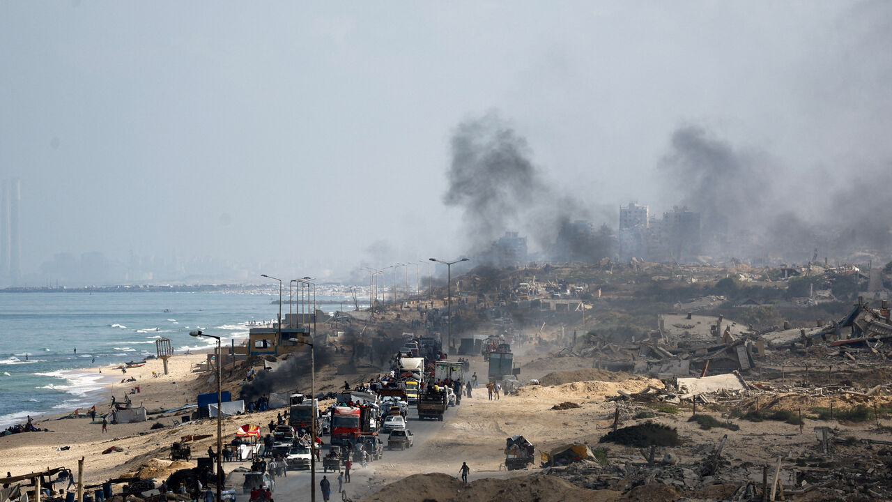 Displaced Palestinians, fleeing northern Gaza due to an Israeli military operation, move southward along a destroyed area after Israeli forces ordered residents of Gaza City to evacuate to the south, in the central Gaza Strip, September 23, 2025. REUTERS/Mahmoud Issa