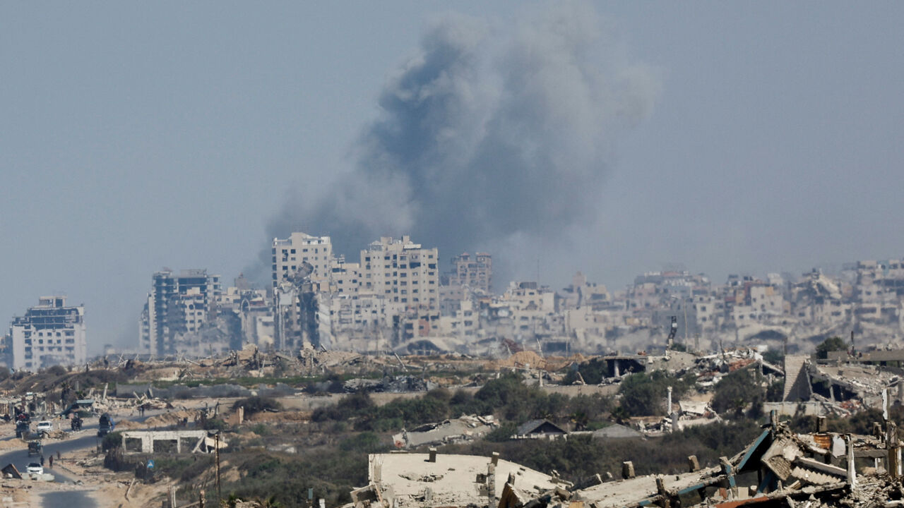 Smoke rises during an Israeli military operation in Gaza City, as seen from the central Gaza Strip September 29, 2025. REUTERS/Mahmoud Issa