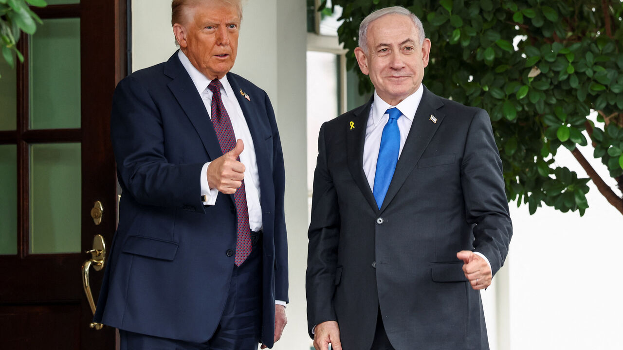 U.S. President Donald Trump greets Israeli Prime Minister Benjamin Netanyahu at the White House in Washington, D.C., U.S., September 29, 2025. REUTERS/Kevin Lamarque