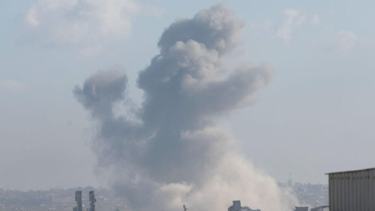 Smoke rises during an Israeli military operation in Gaza City, as seen from the central Gaza Strip, October 1, 2025. REUTERS/Mahmoud Issa