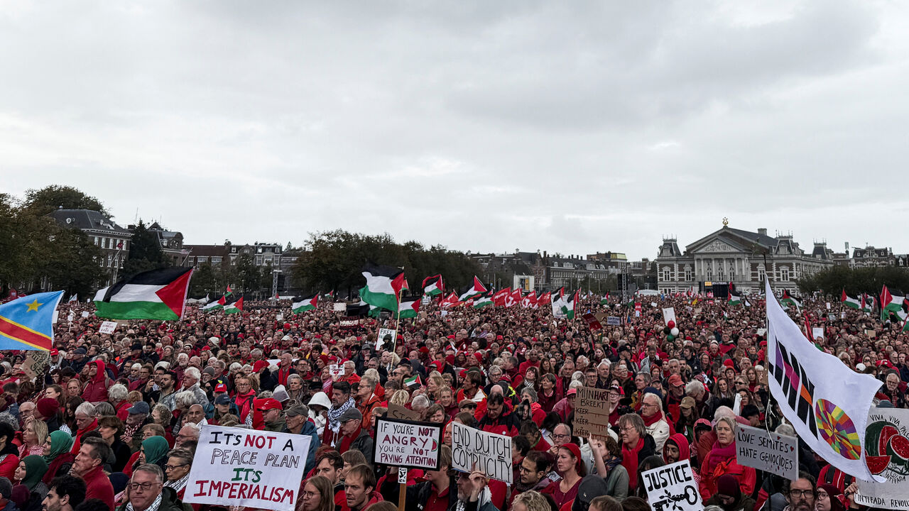 Pro-Palestinian protesters gather at Museumplein ahead of a 6 km march through the city as part of a protest demanding a tougher stance from the Dutch government against Israel's war in Gaza, in Amsterdam, Netherlands, October 5, 2025. REUTERS/Charlotte Van Campenhout