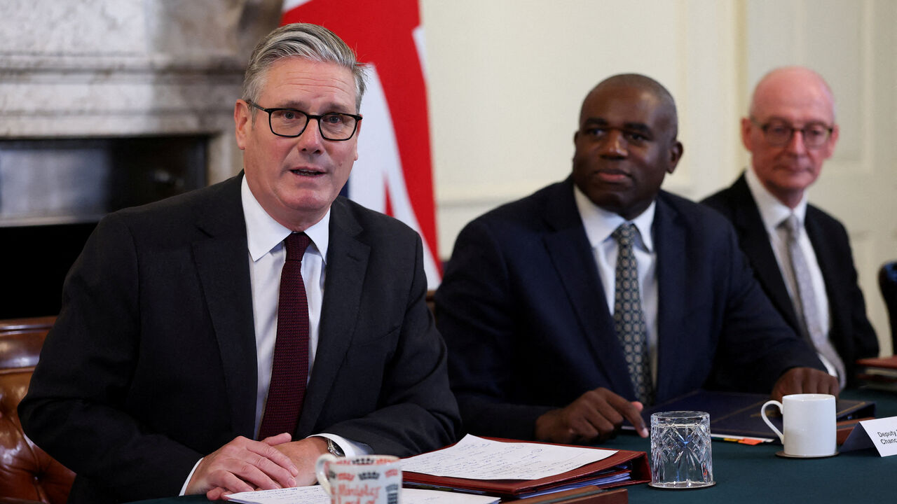 British Prime Minister Keir Starmer addresses a cabinet meeting, as Deputy Prime Minister David Lammy looks on, at 10 Downing Street, in London, Britain, September 9, 2025. REUTERS/Toby Melville/Pool