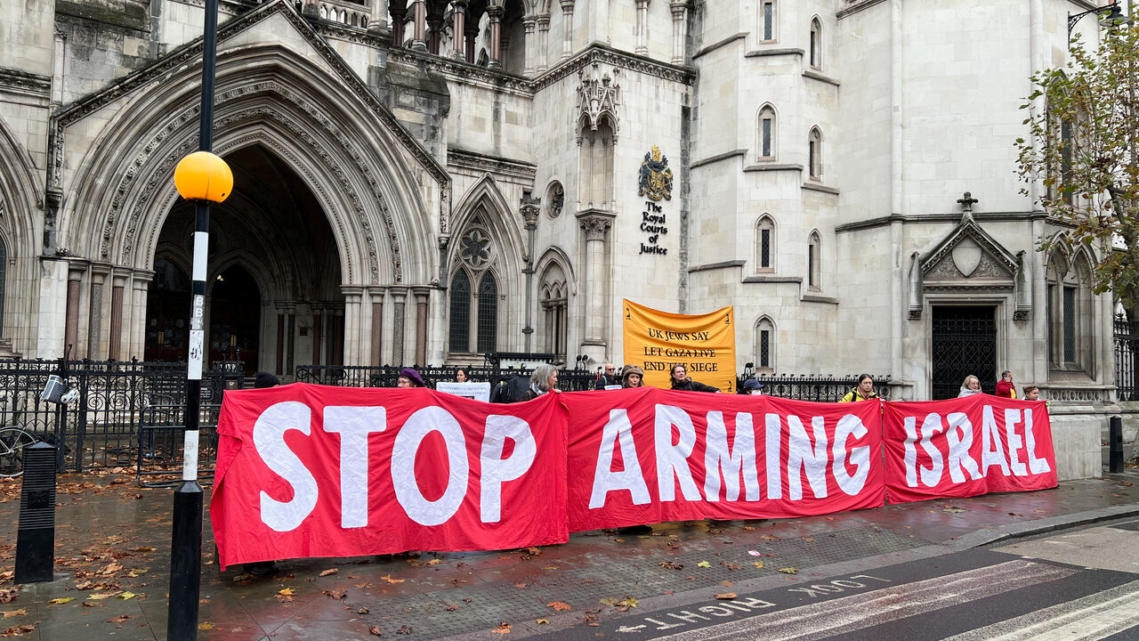 Protesters demonstrate outside the Royal Courts of Justice ahead of a legal challenge brought by the Palestinian NGO Al-Haq over Britain's exports of parts for F-35 fighter jets to Israel, amid its conflict with Hamas, in London, Britain, November 18, 2024. REUTERS/Sam Tobin