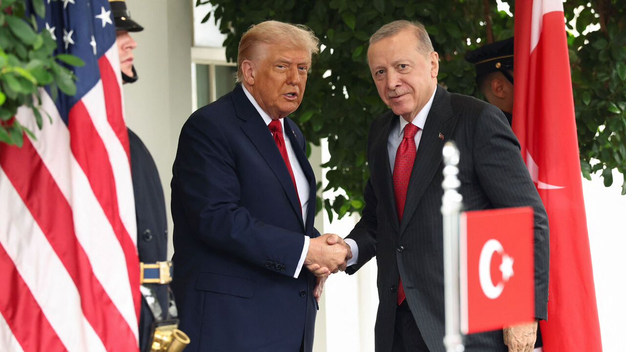 U.S. President Donald Trump and Turkey's President Recep Tayyip Erdogan shake hands as they meet at the White House in Washington, D.C., U.S., September 25, 2025. REUTERS/Kevin Lamarque