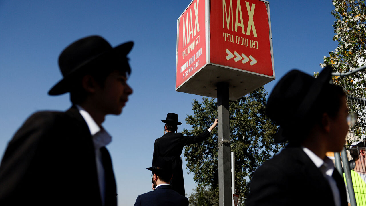 Ultra-Orthodox Jews take part in a "million man" protest against Israeli military conscription in Jerusalem October 30, 2025. REUTERS/Ammar Awad