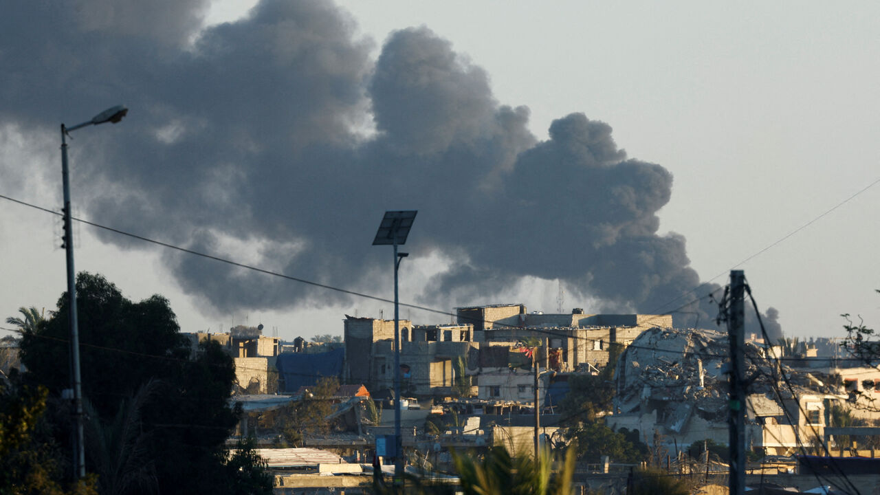 Smoke rises from an Israeli air strike in Rafah as seen from Khan Younis, in the southern Gaza strip July 29, 2024. REUTERS/Mohammed Salem     TPX IMAGES OF THE DAY