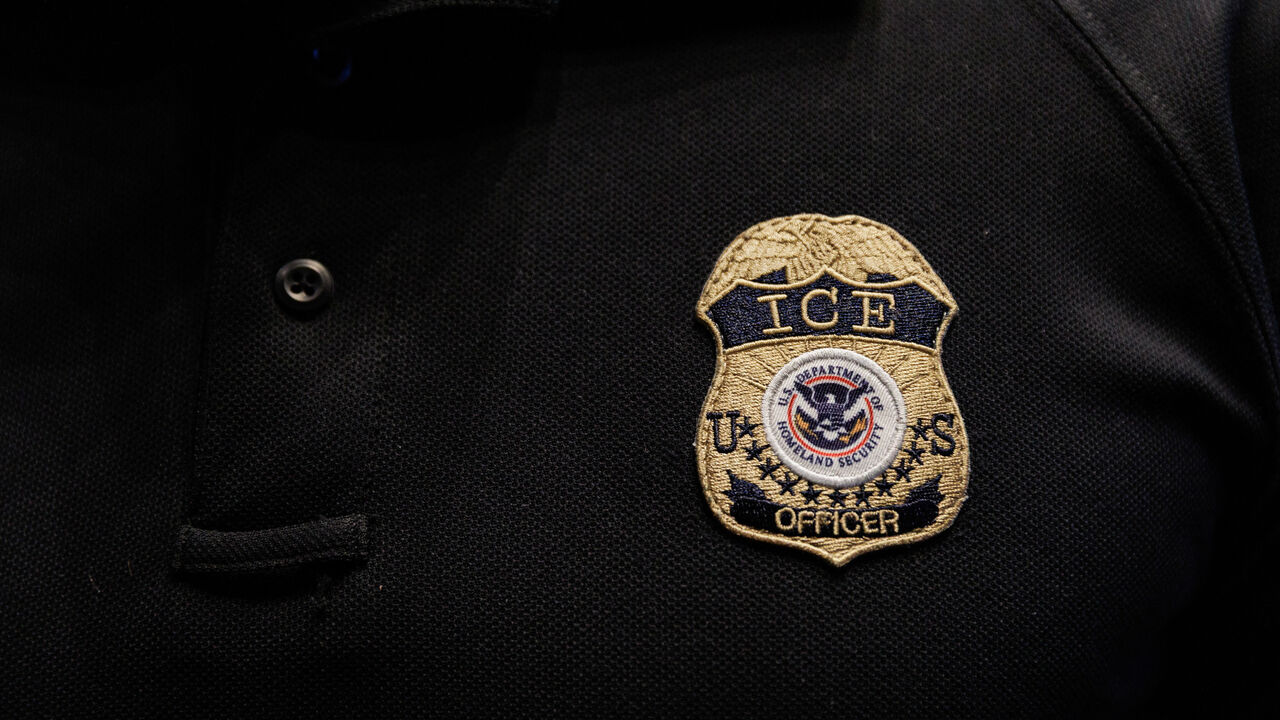 The badge of U.S. Immigration and Customs Enforcement (ICE) is embroidered on a polo shirt of an ICE employee in Arlington, Texas, U.S. August 26, 2025. REUTERS/Shelby Tauber