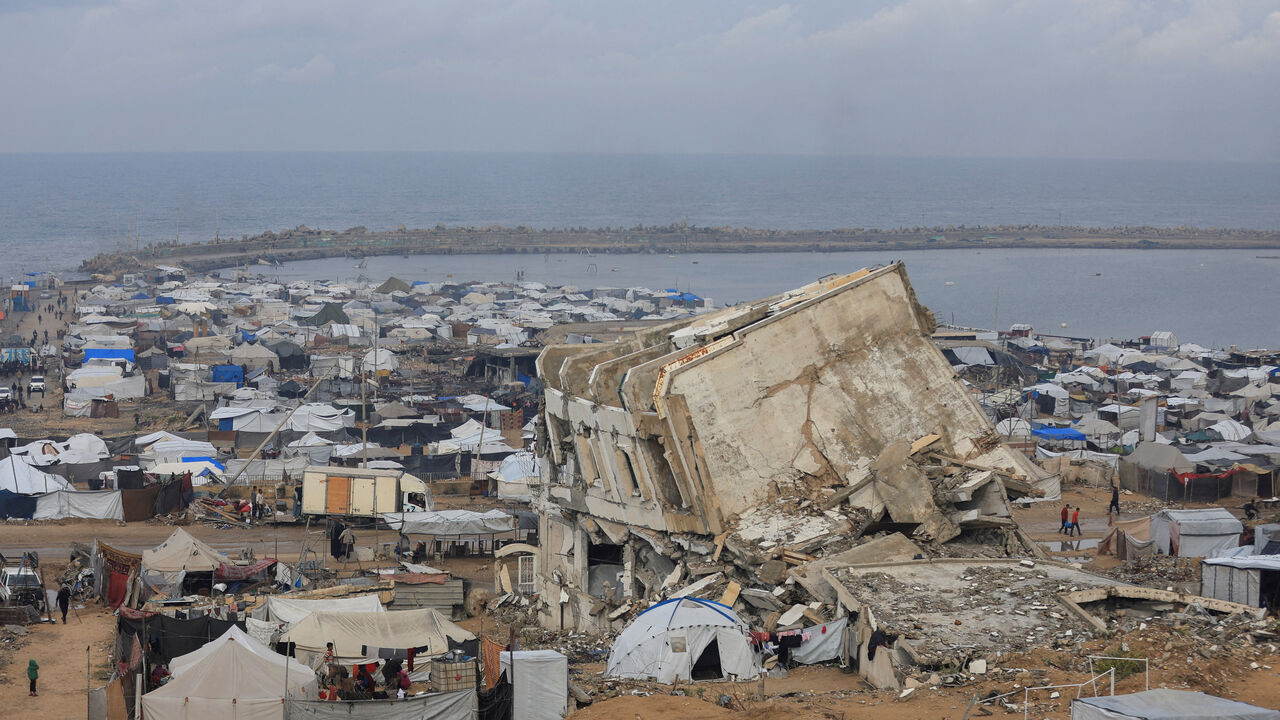 Palestinian-tent shelter amid rubble, along the coast on a rainy day, during a ceasefire between Israel and Hamas, in Gaza City, November 14, 2025. REUTERS/Dawoud Abu Alkas
