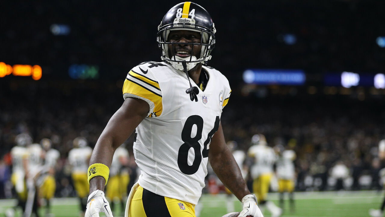 Antonio Brown #84 of the Pittsburgh Steelers celebrates a touchdown during the second half against the New Orleans Saints at the Mercedes-Benz Superdome on Dec. 23, 2018 in New Orleans, Louisiana. 