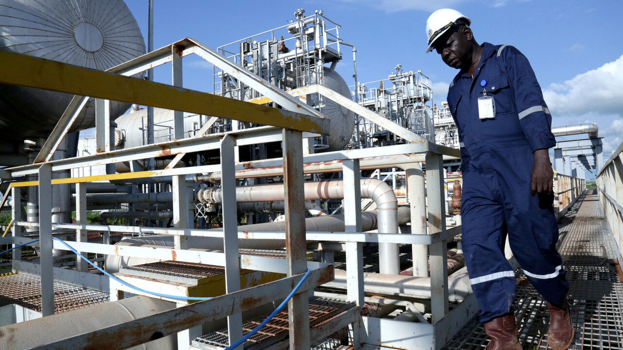 FILE PHOTO: A worker walks by an oil well at the Toma South oil field to Heglig, in Ruweng State, South Sudan August 25, 2018. Picture taken August 25, 2018. REUTERS/Jok Solomun/File Photo