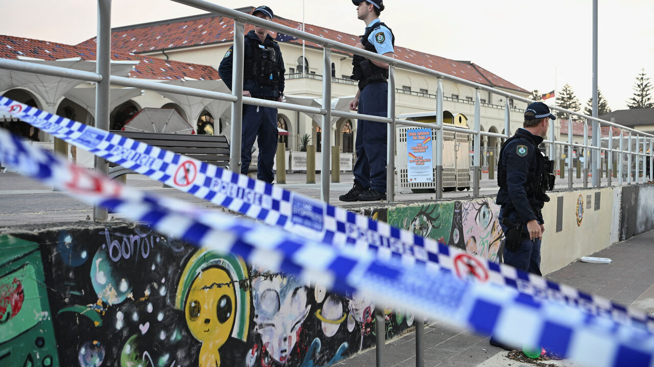 Police officers stand guard following the attack on a Jewish holiday celebration at Sydney's Bondi Beach, in Sydney, Australia, December 15, 2025. REUTERS/Flavio Brancaleone