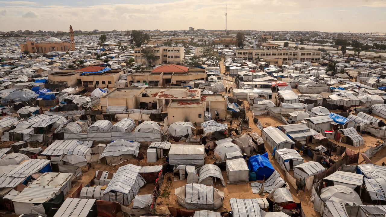 A view of tents sheltering displaced Palestinians, during a windy winter day in Khan Younis, southern Gaza Strip, January 13, 2026. REUTERS/Haseeb Alwazeer