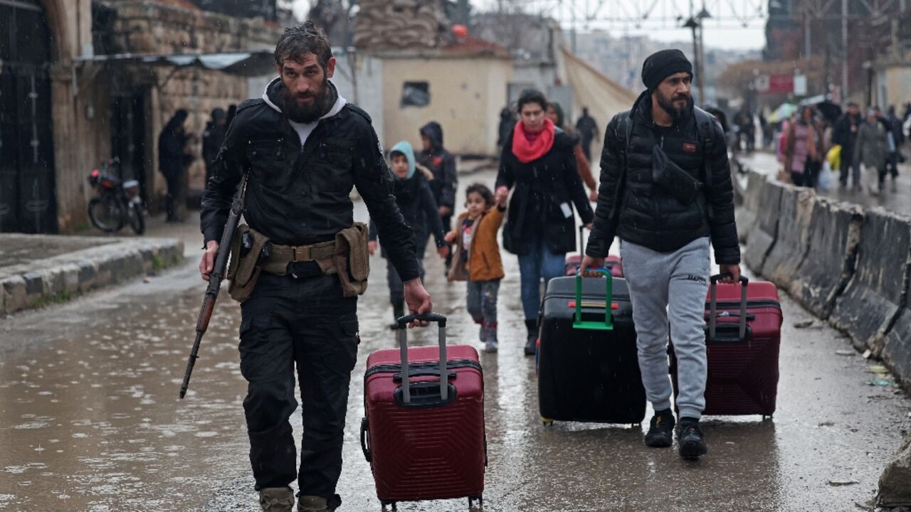 Residents of Aleppo's Sheikh Maqsoud area evacuate after warnings from the Syrian army 