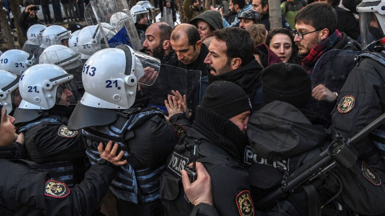 Turkish riot police broke up a protest over Syria in the southeastern city of Diyarbakir, using tear gas and rubber bullets, an AFP correspondent said 