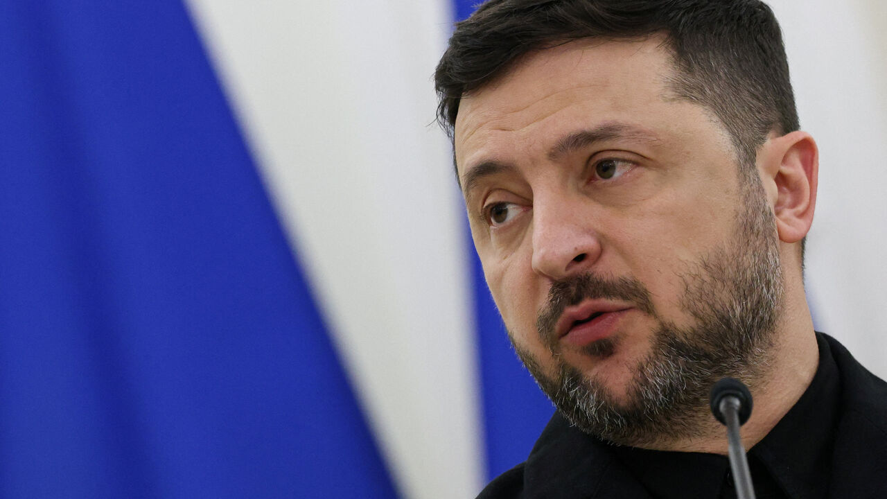 FILE PHOTO: Ukrainian President Volodymyr Zelenskiy attends a press conference with Lithuanian President Gitanas Nauseda and Polish President Karol Nawrocki at the Presidential Palace in Vilnius, Lithuania, January 25, 2026. REUTERS/Kuba Stezycki/File Photo