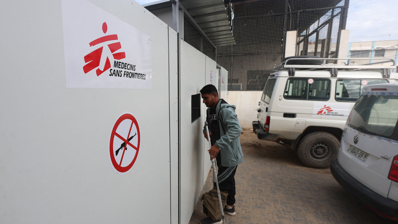 A Palestinian war-wounded man waits at the entrance, hoping to receive medical treatment, at a clinic run by medical charity Medecins Sans Frontieres (MSF), amid shortages of medical supplies, in Khan Younis, southern Gaza Strip, December 31, 2025. REUTERS/Ramadan Abed