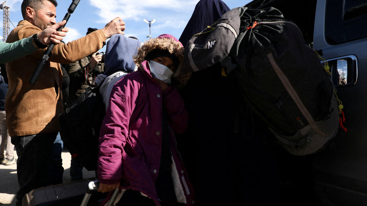 Members of Australian families believed to be linked to the Islamic State militants leave Roj camp near Derik, Syria. REUTERS/Orhan Qereman
