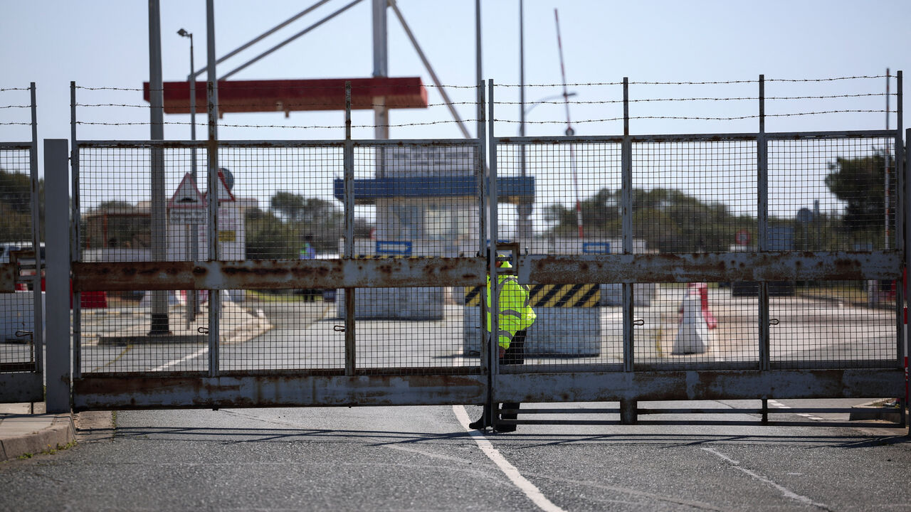 A police officer closes the entrance of RAF Akrotiri, a British sovereign base in Cyprus, which was hit by an unmanned drone overnight, causing limited damage, Cyprus March 2, 2026. REUTERS/Yiannis Kourtoglou