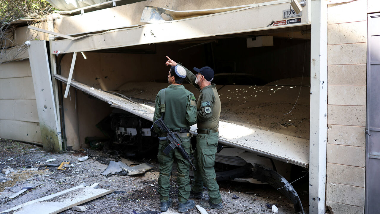 Israeli military members work at the site of an Iranian missile strike, amid the U.S.-Israel conflict with Iran, in Petah Tikva, Israel March 3, 2026. REUTERS/Ronen Zvulun