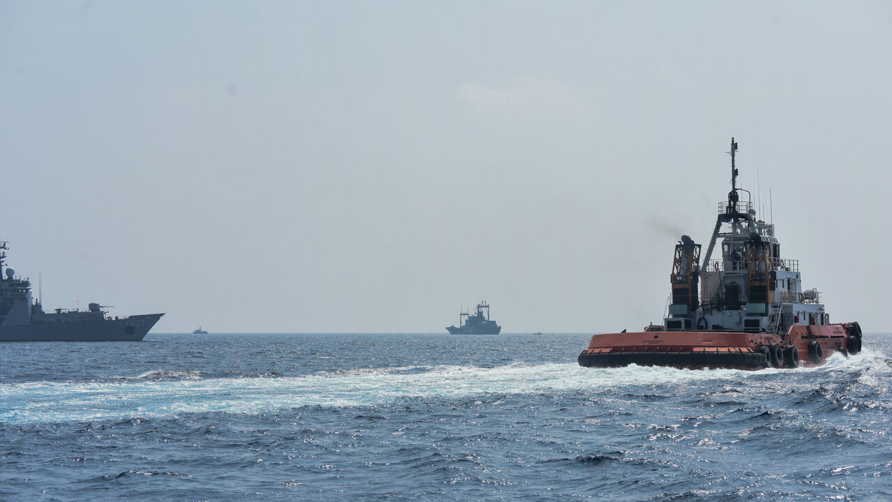 A Sri Lankan Navy tug boat and naval vessels approach an Iranian vessel during a rescue operation, a day after the crew of a distressed Iranian military ship, IRIS Dena were assisted in waters south of Sri Lanka, off the coast of Colombo, Sri Lanka March 5, 2026. Sri Lanka Navy/Handout via REUTERS
