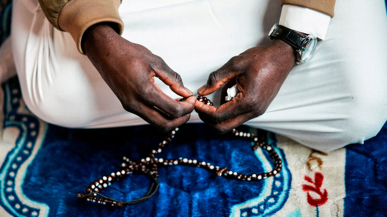 FILE PHOTO: A Muslim worshipper attends the "Taraweeh" evening prayer of Ramadan at Times Square in New York City, U.S., February 20, 2026. REUTERS/Eduardo Munoz/File Photo