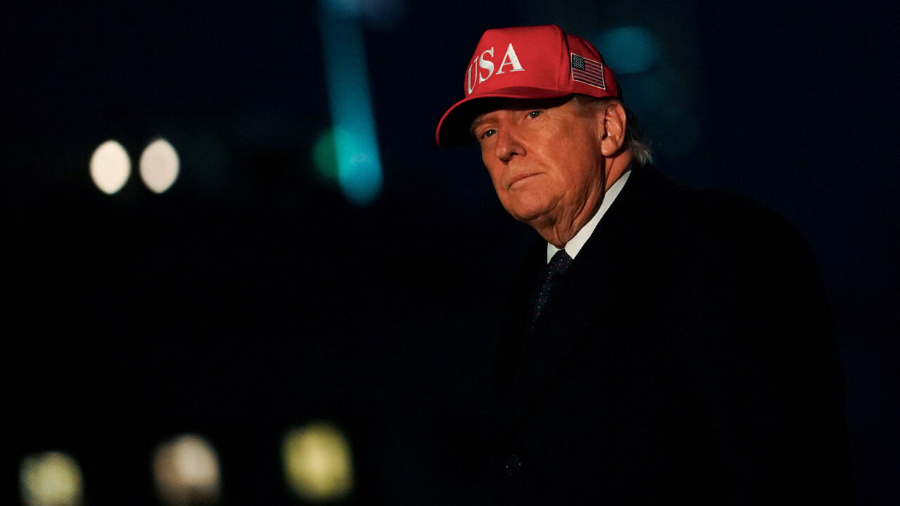 FILE PHOTO: U.S. President Donald Trump returns to the White House, after Israel and the U.S. launched strikes on Iran, in Washington, D.C., U.S., March 1, 2026. REUTERS/Nathan Howard/File Photo