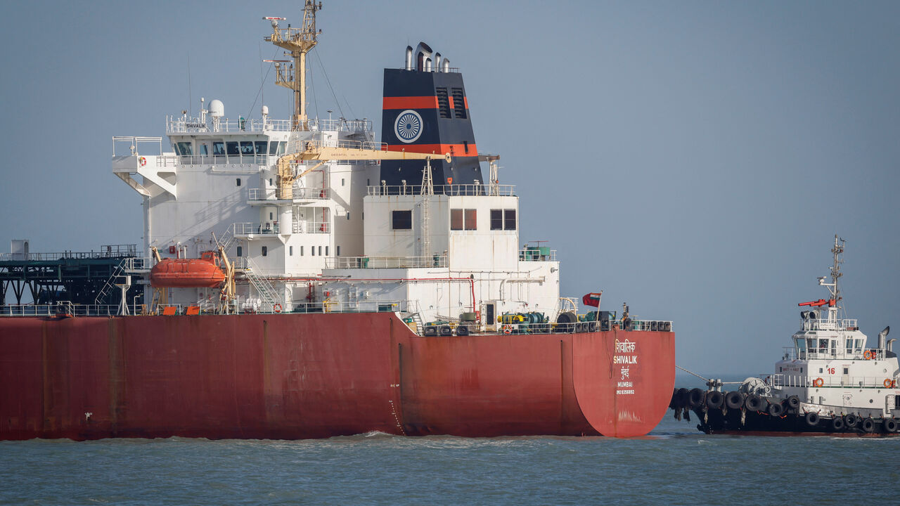 A coastguard boat approaches an Indian liquefied petroleum gas (LPG) carrier, Shivalik, as it arrives at Mundra Port via the Strait of Hormuz, amid the U.S.-Israel conflict with Iran, in Gujarat, India, March 16, 2026. REUTERS/Amit Dave