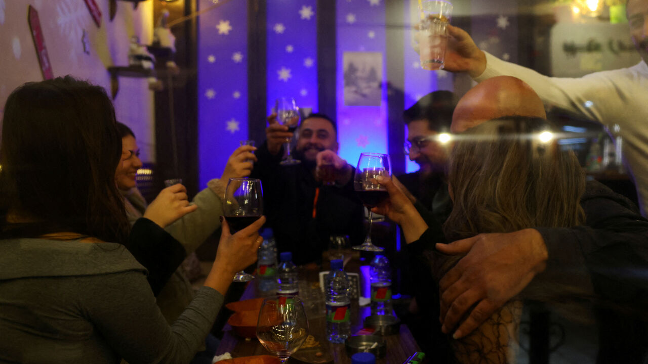 FILE PHOTO: People enjoy a night out in the Bab Touma neighbourhood of the Old City of Damascus, after the ousting of President Bashar al-Assad, in Syria, December 19, 2024. REUTERS/Yamam Al Shaar/File Photo