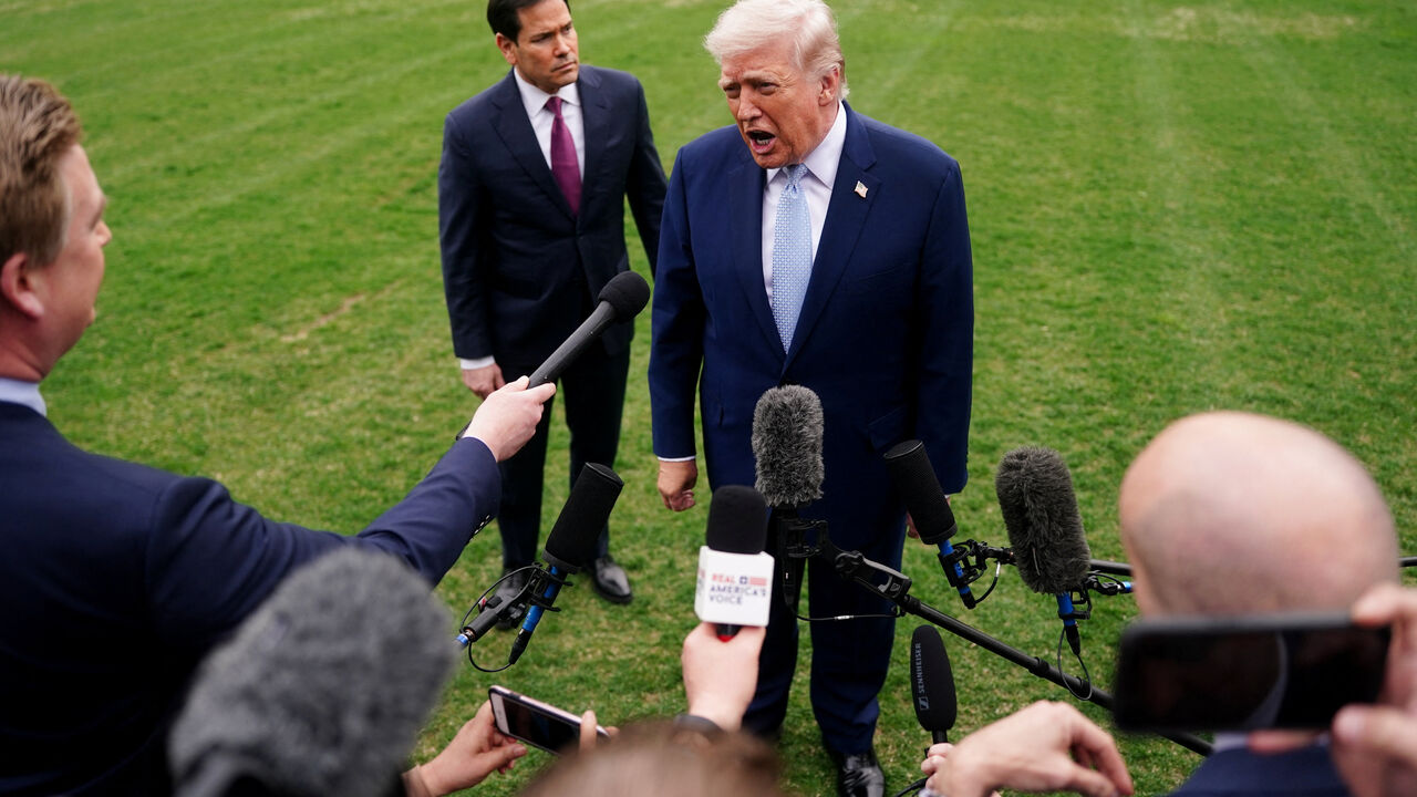 U.S. President Donald Trump speaks to the media, flanked by U.S. Secretary of State Marco Rubio, as he departs the White House for Florida, in Washington, D.C., U.S., March 20, 2026. REUTERS/Nathan Howard