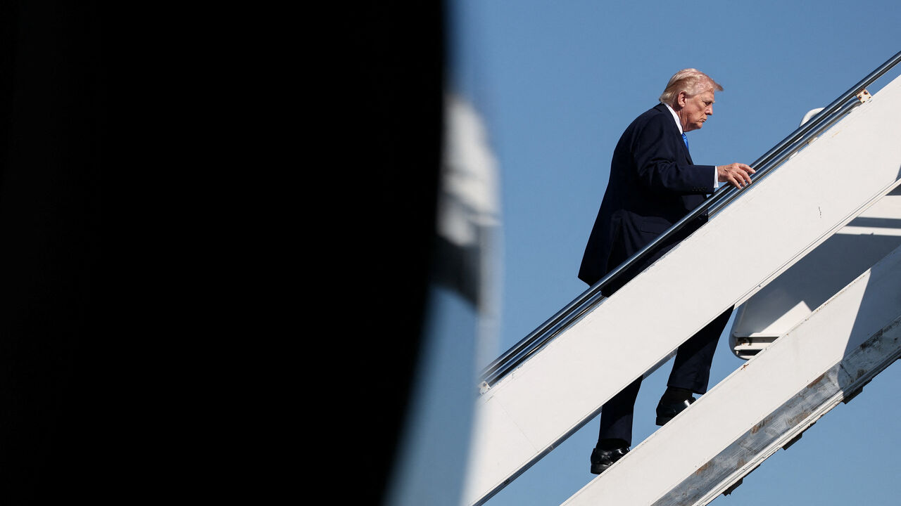 U.S. President Donald Trump boards Air Force One as he departs West Palm Beach, Florida, U.S., March 23, 2026. REUTERS/Kevin Lamarque