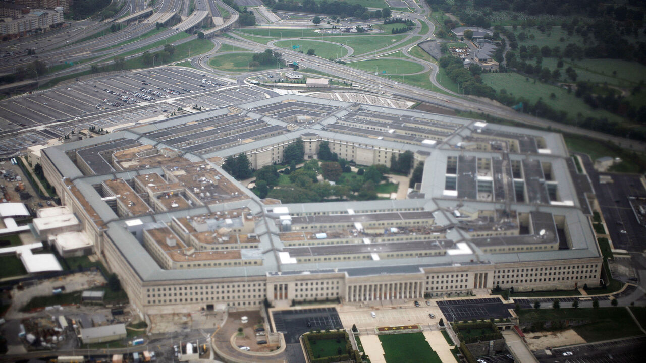 FILE PHOTO: Aerial view of the United States military headquarters, the Pentagon, September 28, 2008. REUTERS/Jason Reed  (UNITED STATES)/File Photo