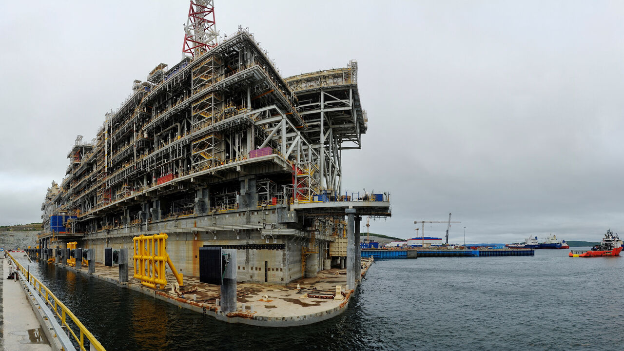 FILE PHOTO: A view shows a gravity-based liquified natural gas platform at the Center for the construction of large-tonnage offshore structures (CSCMS) of Novatek-Murmansk company in the village of Belokamenka, Murmansk Region, Russia July 20, 2023. Sputnik/Alexey Babushkin/Kremlin via REUTERS/File Photo