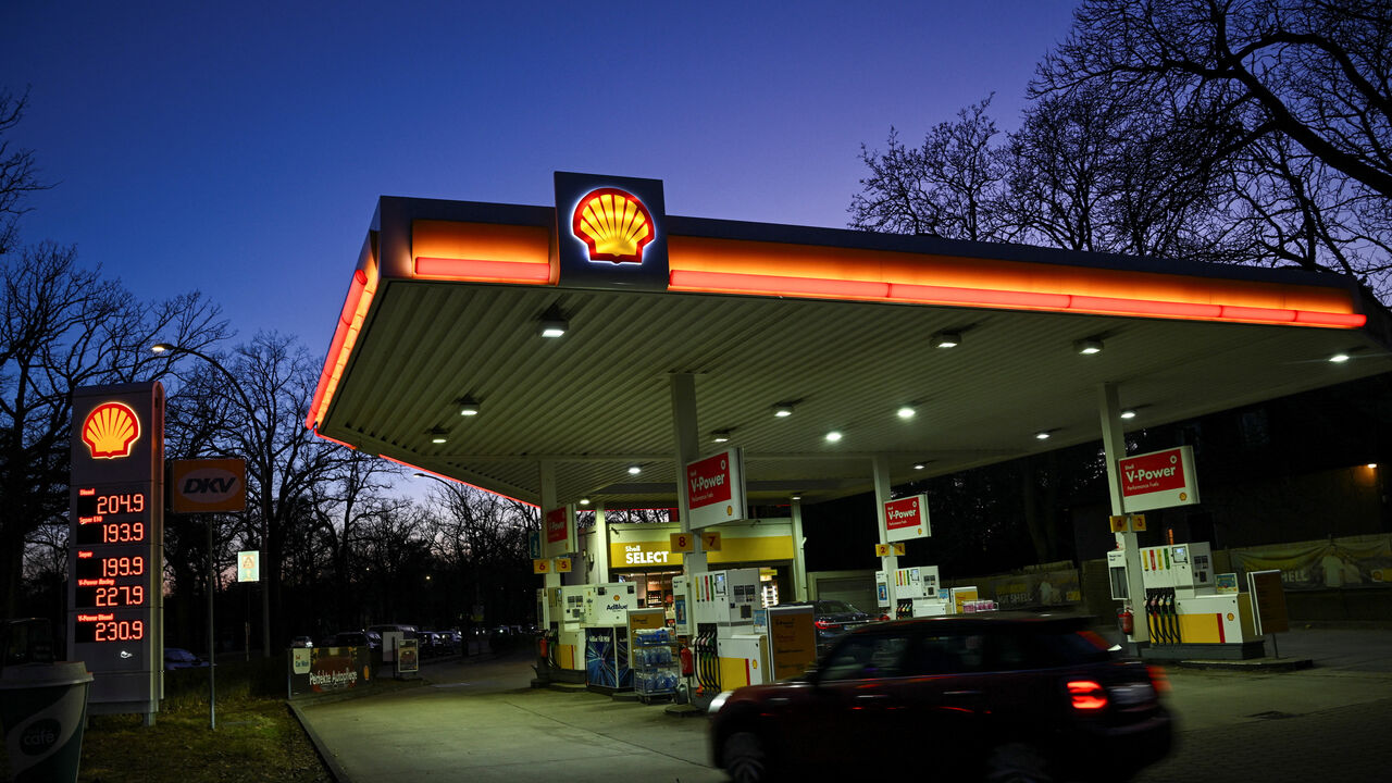A car drives onto a gas station of the company Shell, amid the U.S.-Israeli conflict with Iran, in Berlin, Germany March 4, 2026. REUTERS/Annegret Hilse
