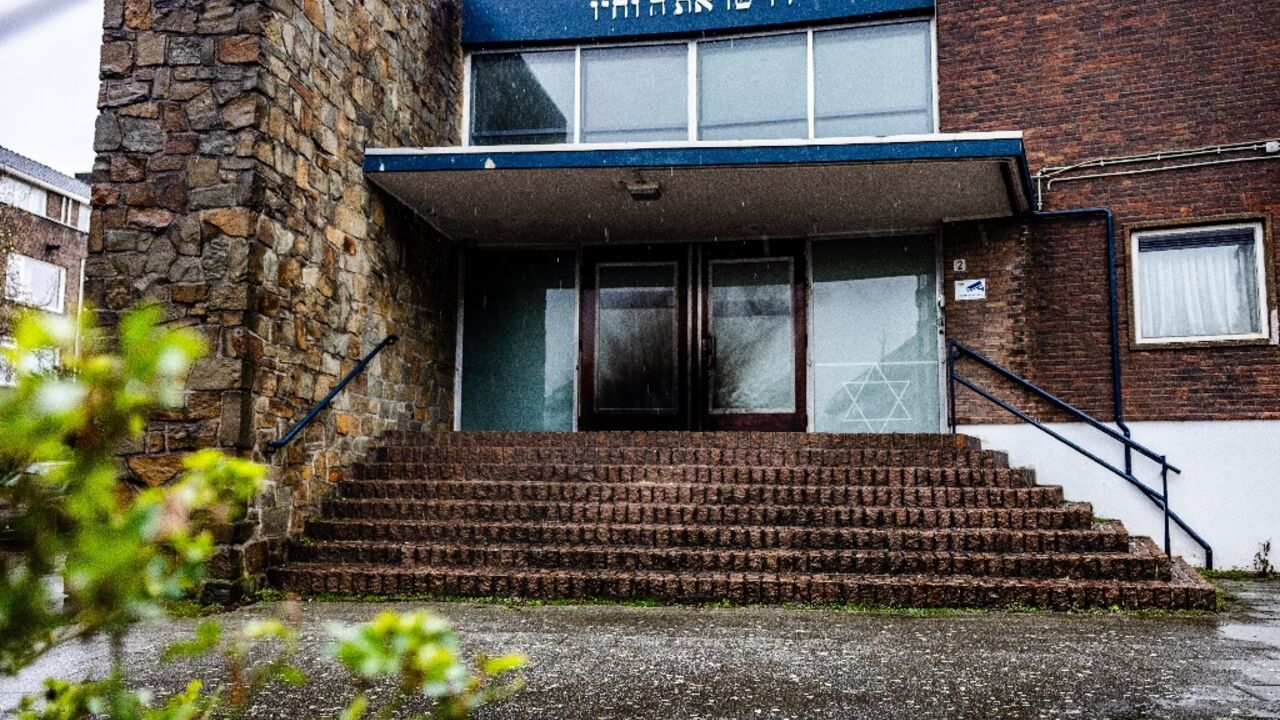 The blast damaged the door to the synagogue