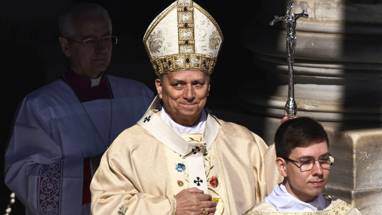 Pope Leo XIV arrives to lead the Easter Mass in St. Peter's Square at the Vatican, April 5, 2026. REUTERS/Matteo Minnella