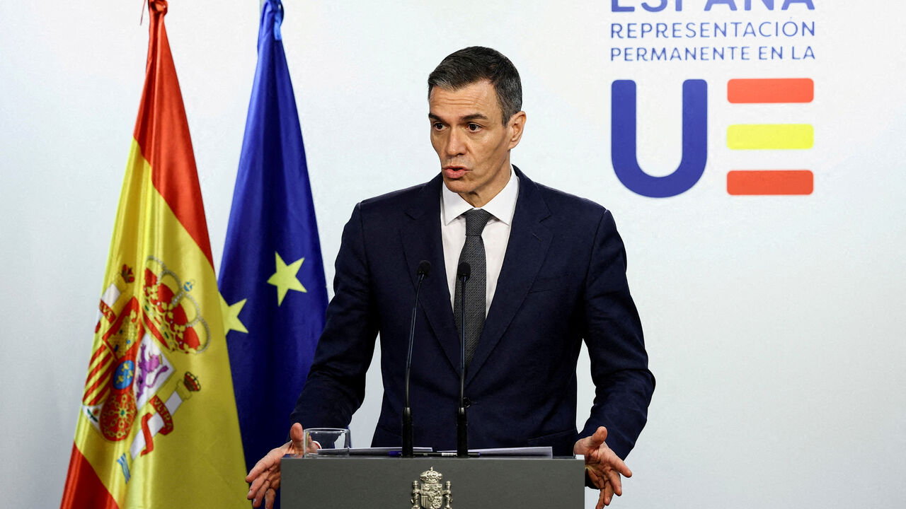 FILE PHOTO: Spanish Prime Minister Pedro Sanchez speaks during a press conference after attending a special summit of European Union leaders to discuss transatlantic relations in Brussels, Belgium January 23, 2026. REUTERS/Yves Herman/File Photo