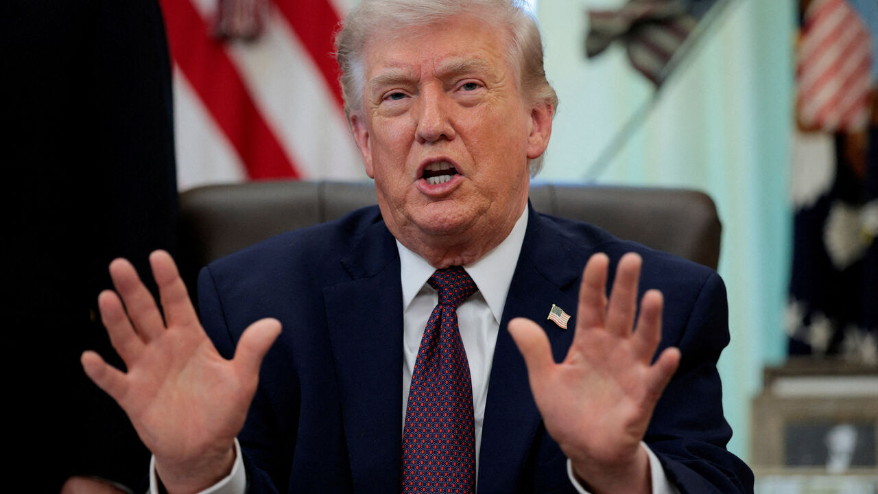 FILE PHOTO: U.S. President Donald Trump speaks during the signing ceremony for an executive order on mail ballots, in the Oval Office of the White House in Washington, D.C., March 31, 2026.  REUTERS/Evan Vucci/File Photo