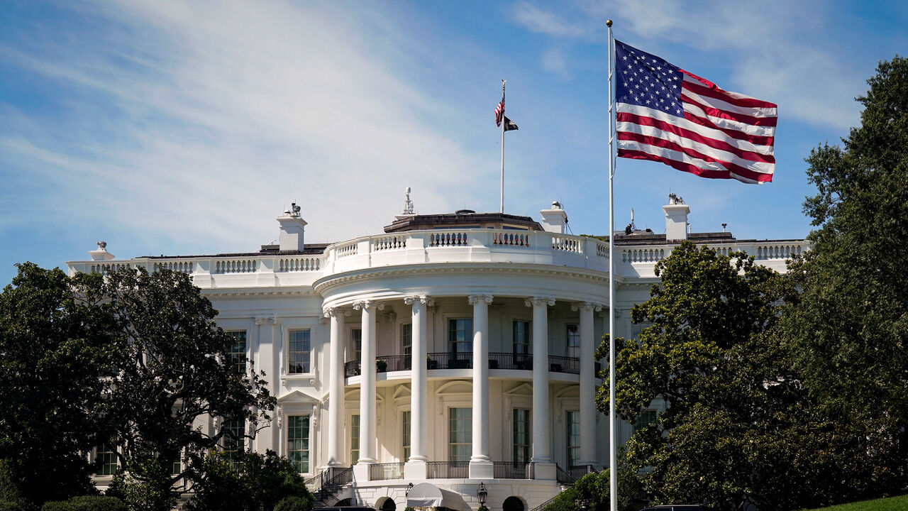 A general view of the White House as U.S. President Donald Trump's motorcade returns following a trip to Trump National Golf Club, in Washington, D.C., U.S., July 20, 2025. REUTERS/Al Drago