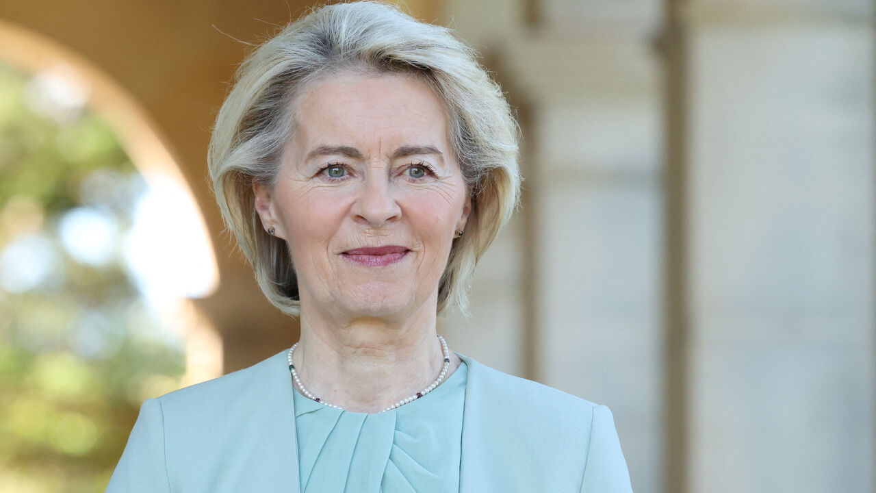 FILE PHOTO: European Commission President Ursula von der Leyen walks at Admiralty House, in Sydney, Australia, March 23, 2026. REUTERS/Hollie Adams/File Photo