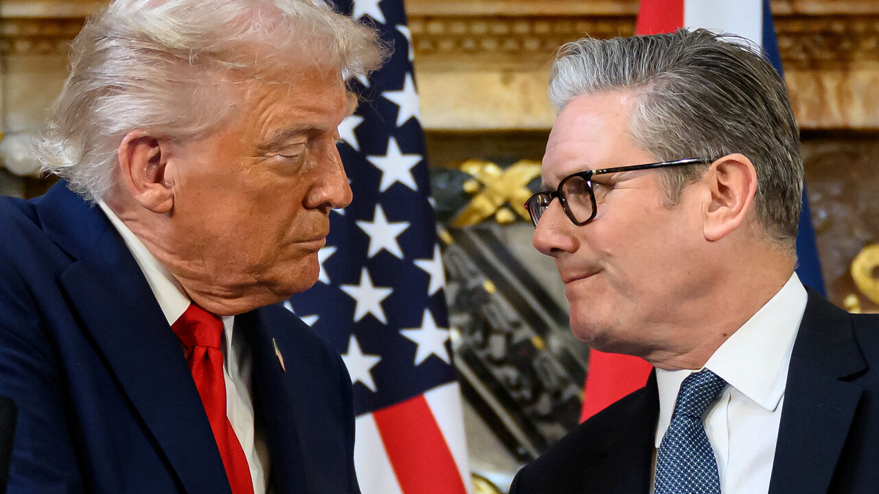 U.S. President Donald Trump and British Prime Minister Keir Starmer shake hands as they hold a press conference at Chequers at the conclusion of a state visit on September 18, 2025 in Aylesbury, Britain. Leon Neal/Pool via REUTERS