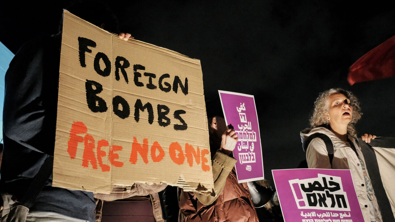 Israelis take part in an anti-government protest calling for an end to the conflict with Lebanon, amid a two-week ceasefire between U.S. and Iran, Israel April 11, 2026  REUTERS/Tom Bateman