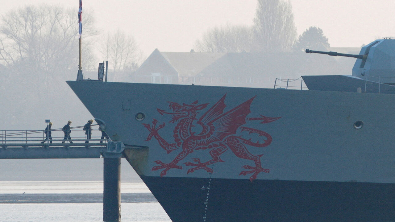 FILE PHOTO: Crew members board the HMS Dragon during ammunitioning operations at Upper Harbour Ammunitioning Facility (UHAF) in Portsmouth Harbour, after British Prime Minister Keir Starmer announced that Britain would deploy the naval vessel, along with helicopters equipped with counter-drone capabilities, to the eastern Mediterranean as the conflict in the Middle East intensifies, in Portsmouth, Britain, March 4, 2026. REUTERS/Carlos Jasso/File Photo