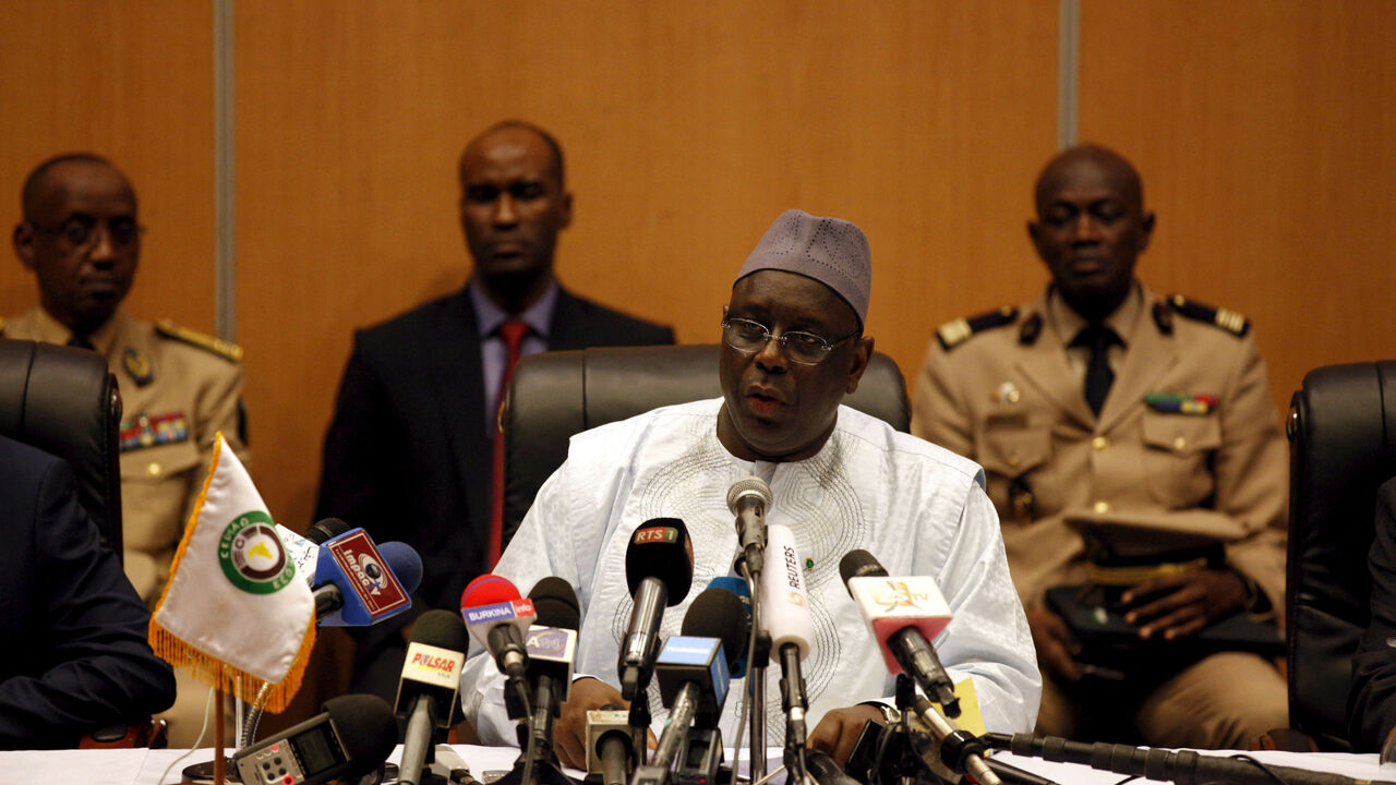 FILE PHOTO: Senegal's President Macky Sall speaks to journalists at the Laico hotel in Ouagadougou, Burkina Faso, September 20, 2015.  REUTERS/Joe Penney/File Photo