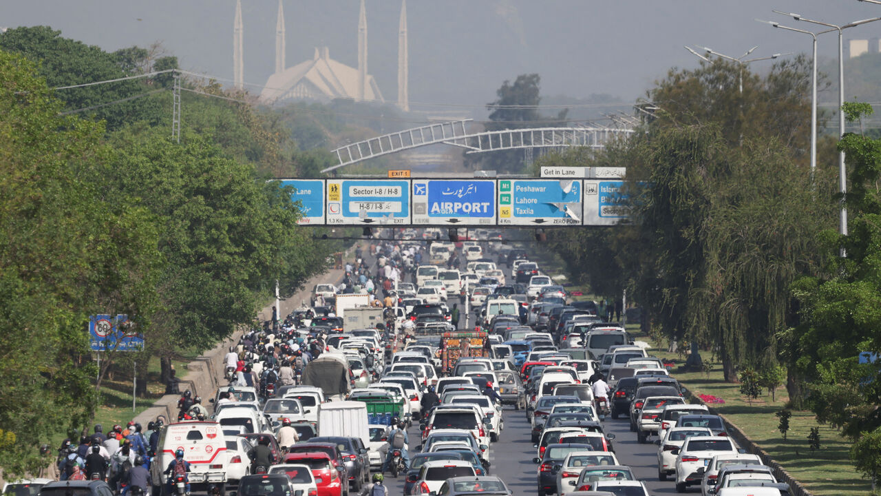 Traffic congestion due to road closures implemented by authorities, following the suspension of transport and closure of markets on security restrictions, as Pakistan prepares to host U.S. and Iran for the second phase of peace talks in Islamabad, Pakistan, April 24, 2026. REUTERS/Akhtar Soomro