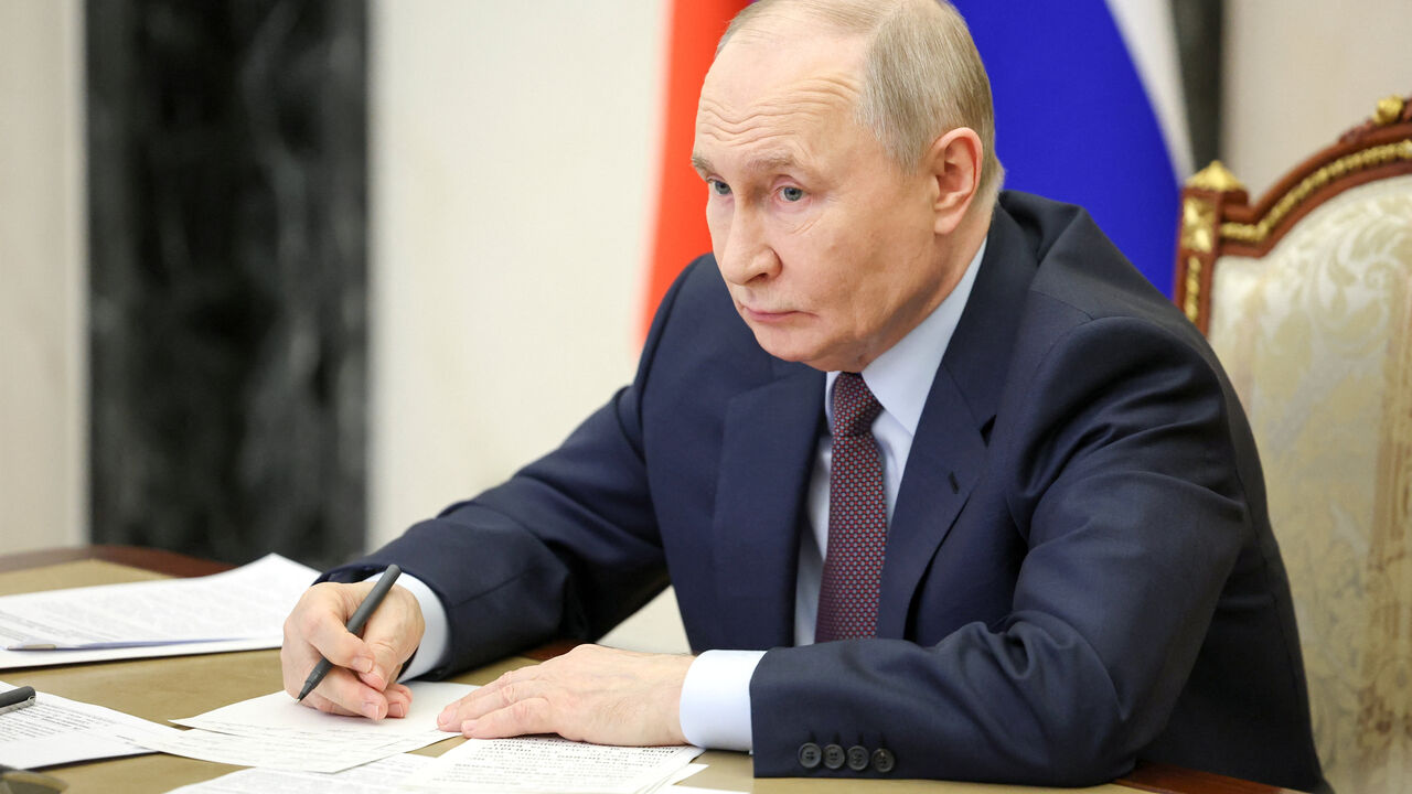 Russian President Vladimir Putin chairs a meeting with members of the government via video link at the Kremlin in Moscow, Russia, April 23, 2026. Sputnik/Alexander Kazakov/Pool via REUTERS/File Photo