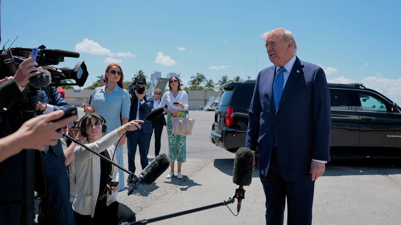 U.S. President Donald Trump speaks to the media before departing Palm Beach International Airport en route to Joint Base Andrews, in West Palm Beach, Florida, U.S., April 25, 2026. REUTERS/Kylie Cooper