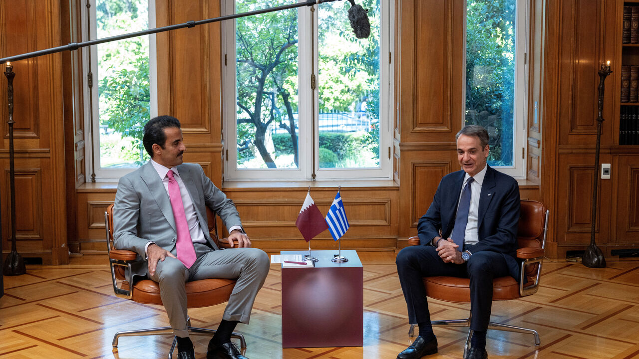 Greek Prime Minister Kyriakos Mitsotakis meets with the Emir of Qatar, Sheikh Tamim bin Hamad Al Thani, at the Maximos Mansion in Athens, Greece, April 29, 2026. REUTERS/Alkis Konstantinidis